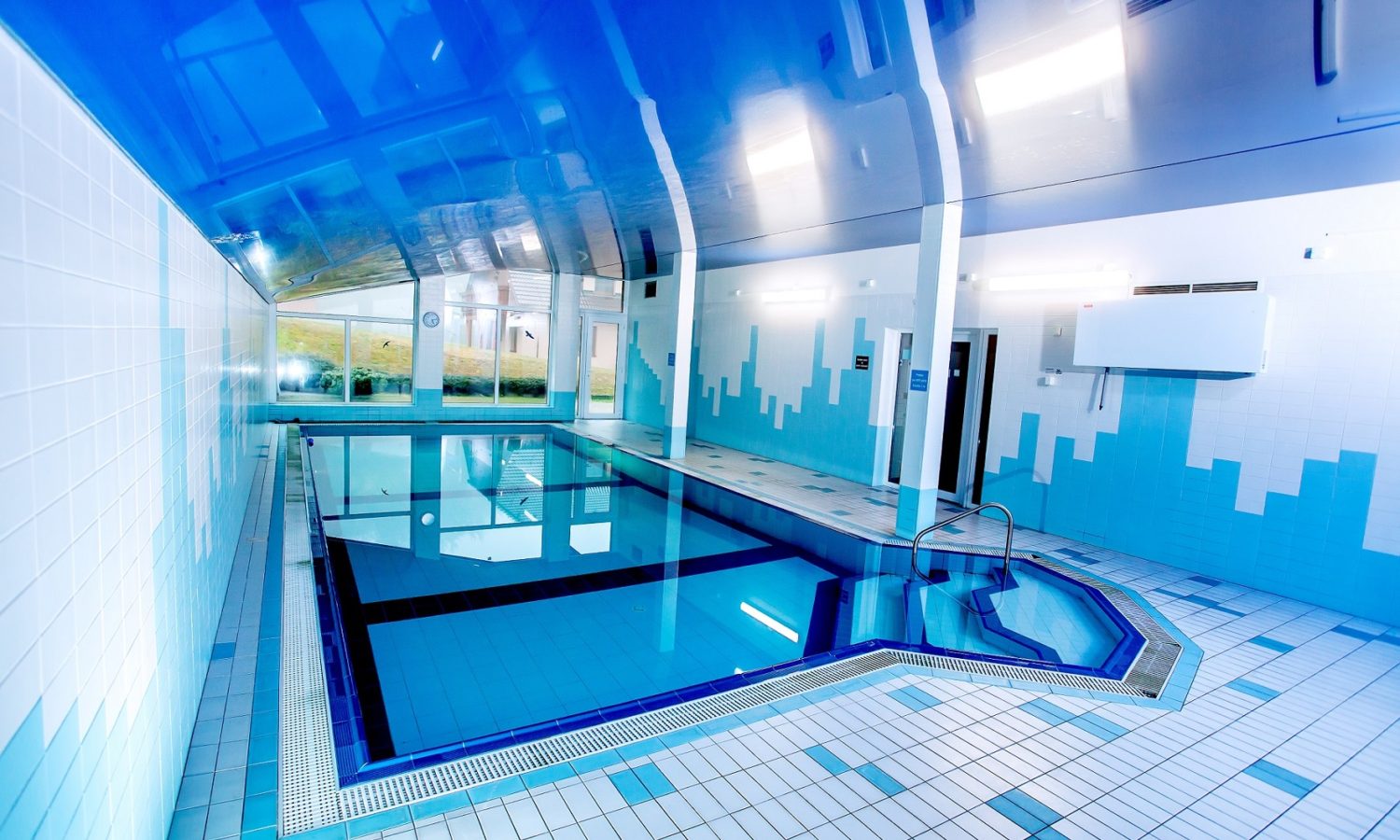 Indoor swimming pool | Elsyndvur